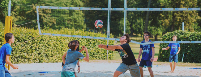 LISA-Sprachreisen-Schueler-Deutsch-Oesterreich-Wien-Freizeit-Spiel-Volleyball-Beach