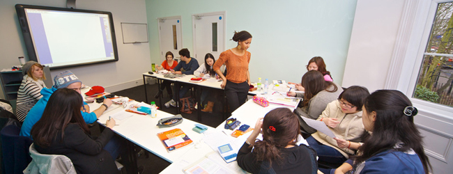 LISA-Sprachreisen-Schueler-Englisch-England-London-Beckenham-Sprachschule-Unterricht-Klassenzimmer-Lernen LISA-Sprachreisen-Schueler-Englisch-England-London-Beckenham-Sprachschule-Unterricht-Klassenzimmer-Lernen