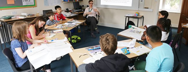 LISA-Sprachreisen-Schueler-Englisch-England-Uppingham-Sprachschule-Unterricht-Klasse-Gruppe LISA-Sprachreisen-Schueler-Englisch-England-Uppingham-Sprachschule-Unterricht-Klasse-Gruppe