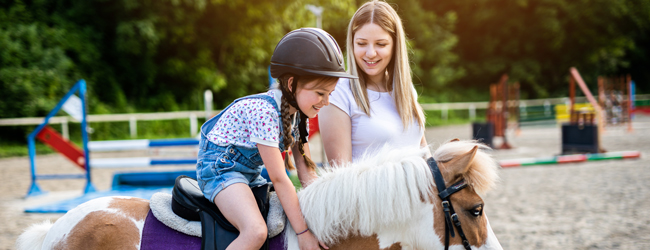 LISA-Sprachreisen-Schueler-Englisch-Irland-Gastfamilienprogramm-Freizeit-Camp-Pony-Reiten