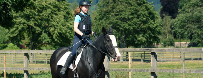 LISA-Sprachreisen-Schueler-Englisch-Schottland-Perth-Kilgraston-Sprachkurs-Reiten-Freizeit