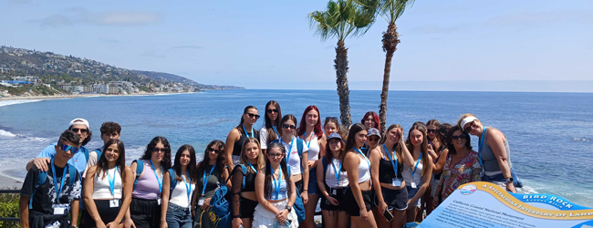 Ausflug ans Meer bei einer LISA! Sprachreise für Schüler in los Angeles Schüler posieren vor dem Meer bei Los Angeles