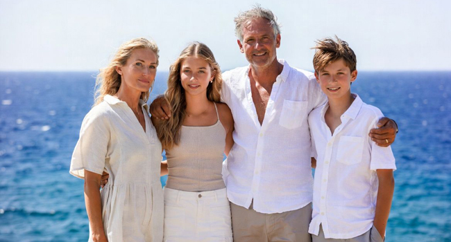 Familienurlaub Sprachreisen Málaga mit LISA! Sprachreisen Familie mit Kinder mit Meer im Hintergrund auf Familiensprachreise Málaga