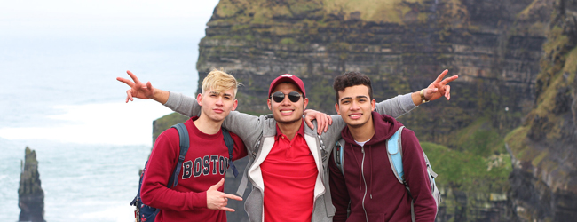 LISA-Sprachreisen-Young-Adults-Englisch-Irland-Dublin-Freizeit-Ausflug-Meer-Klippen